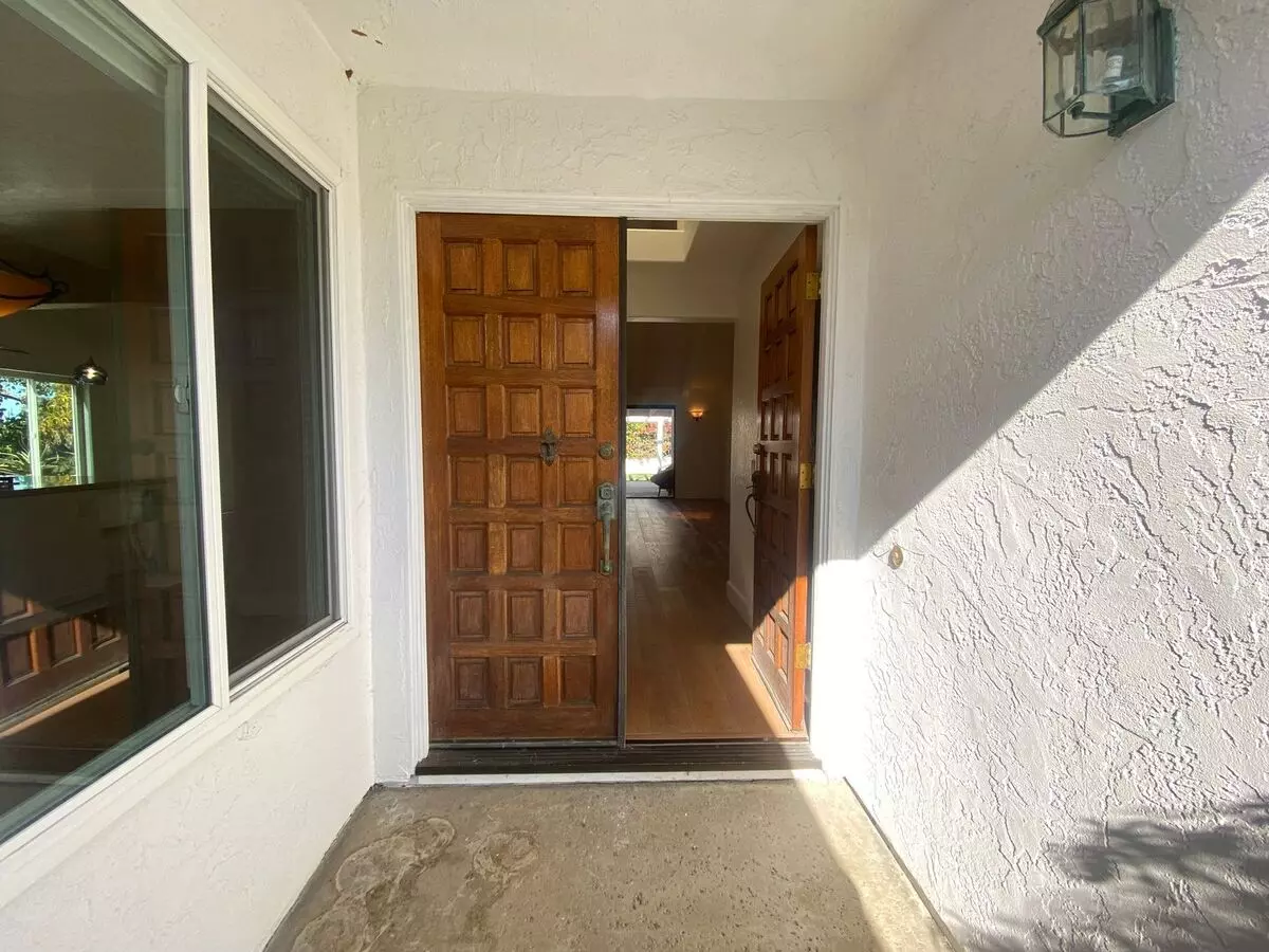 286 Via Tierra Encinitas, CA 92024 photo 2