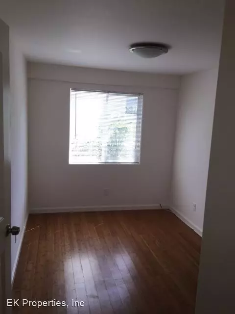 215-221 Lolita St photo 3