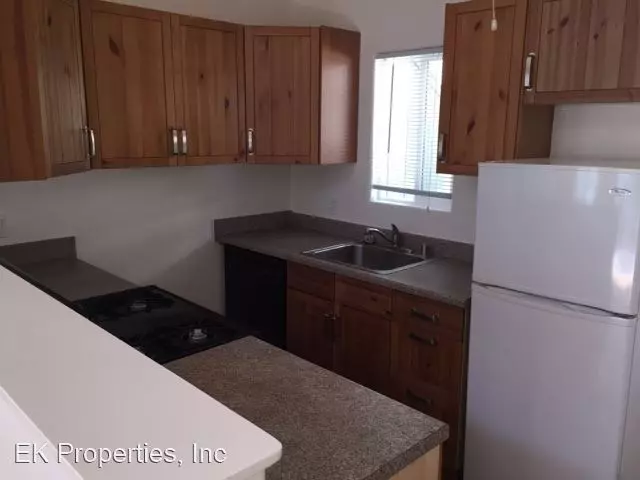 215-221 Lolita St photo 2