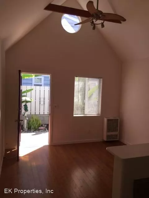 215-221 Lolita St photo 4