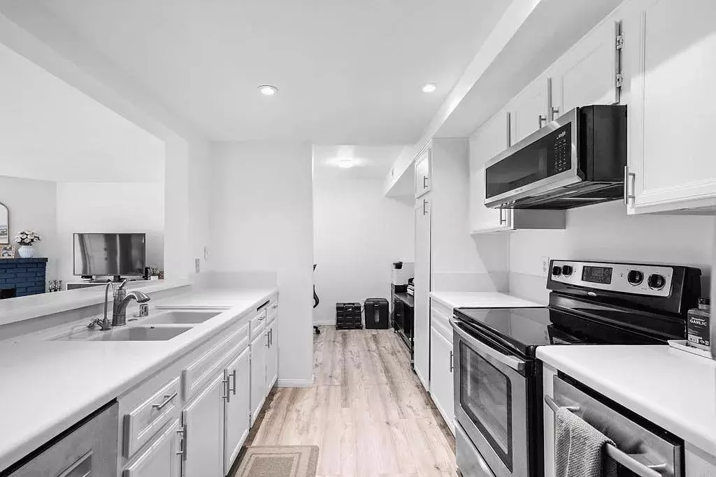 1040 East Washington Avenue - 21` photo 4