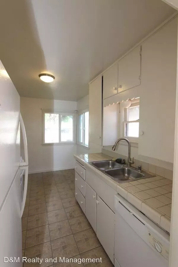 1119 E. Grand Avenue Duplex photo 4