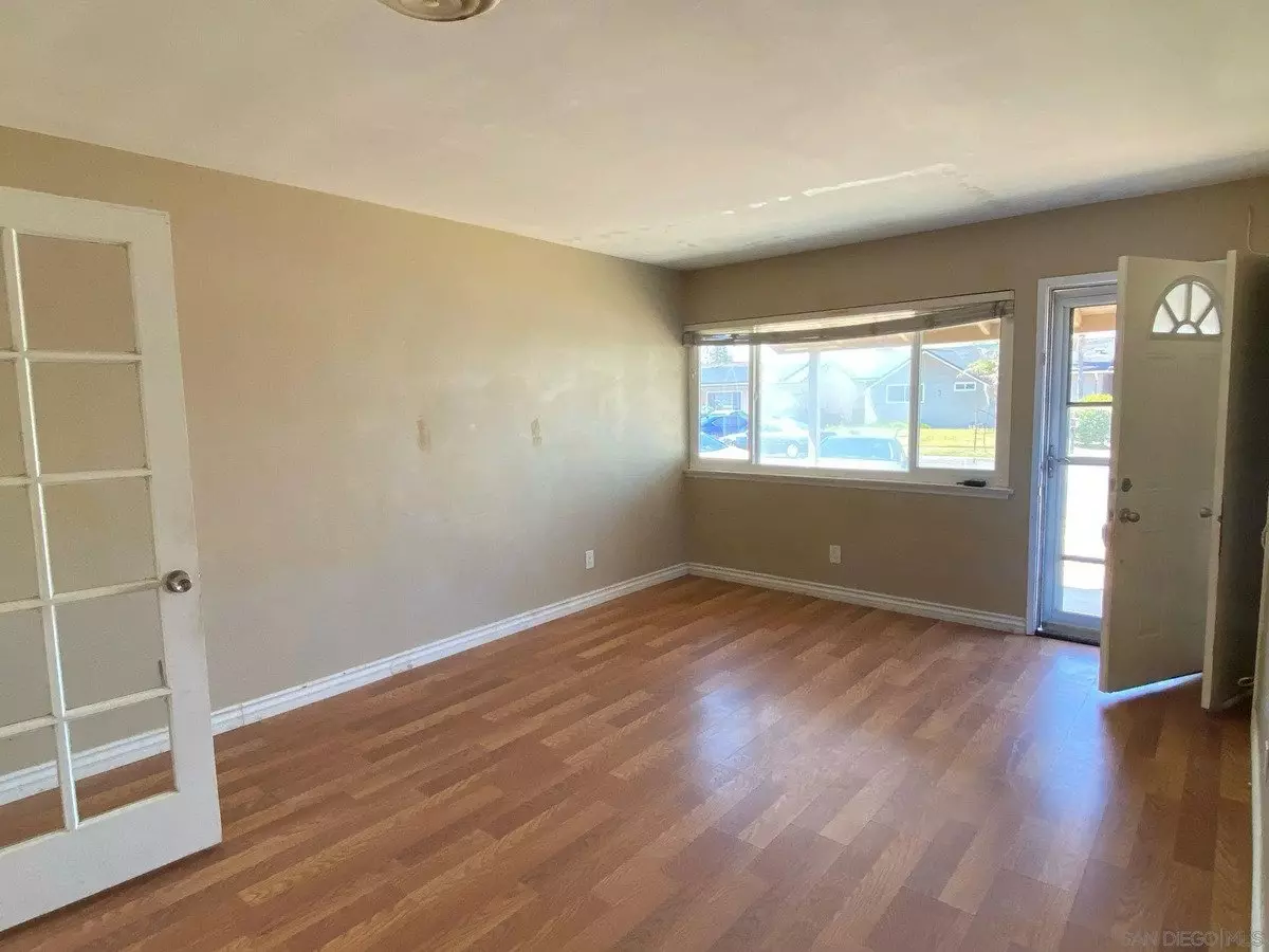 634 Aster St photo 5