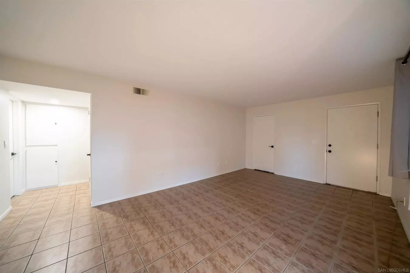 909 Martin Dr photo 5