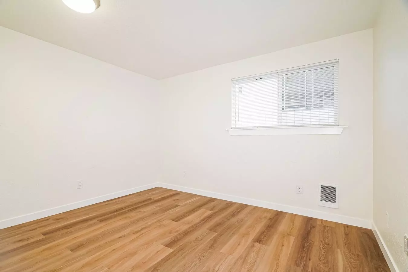 5701 Hwy Pl Everett, WA 98203 photo 3