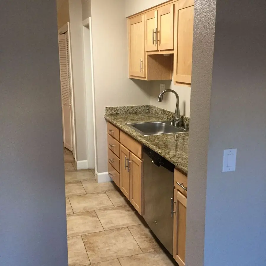 2 Bd, 2.5 Ba Townhouse With Pool And In-unit W/d photo 5