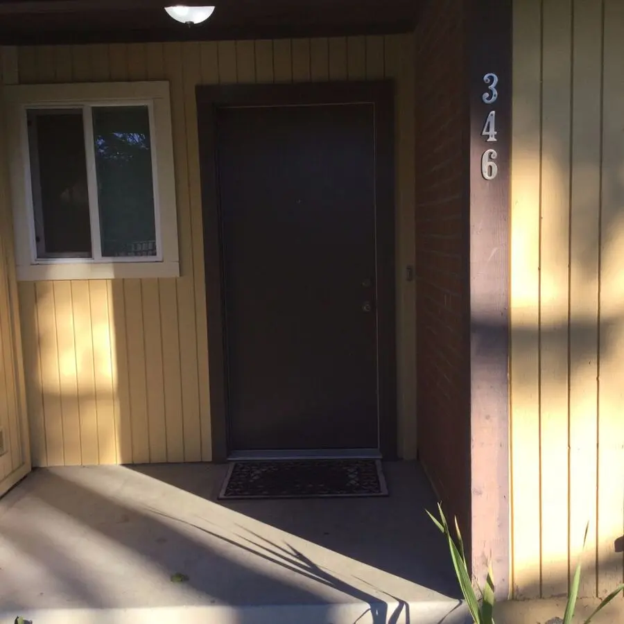 2 Bd, 2.5 Ba Townhouse With Pool And In-unit W/d photo 2