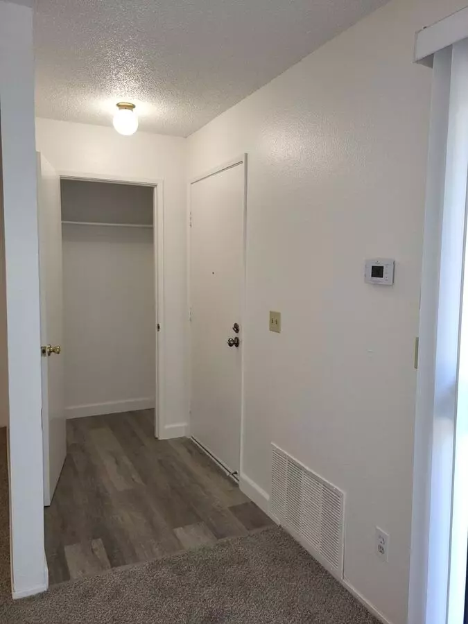 818E photo 3