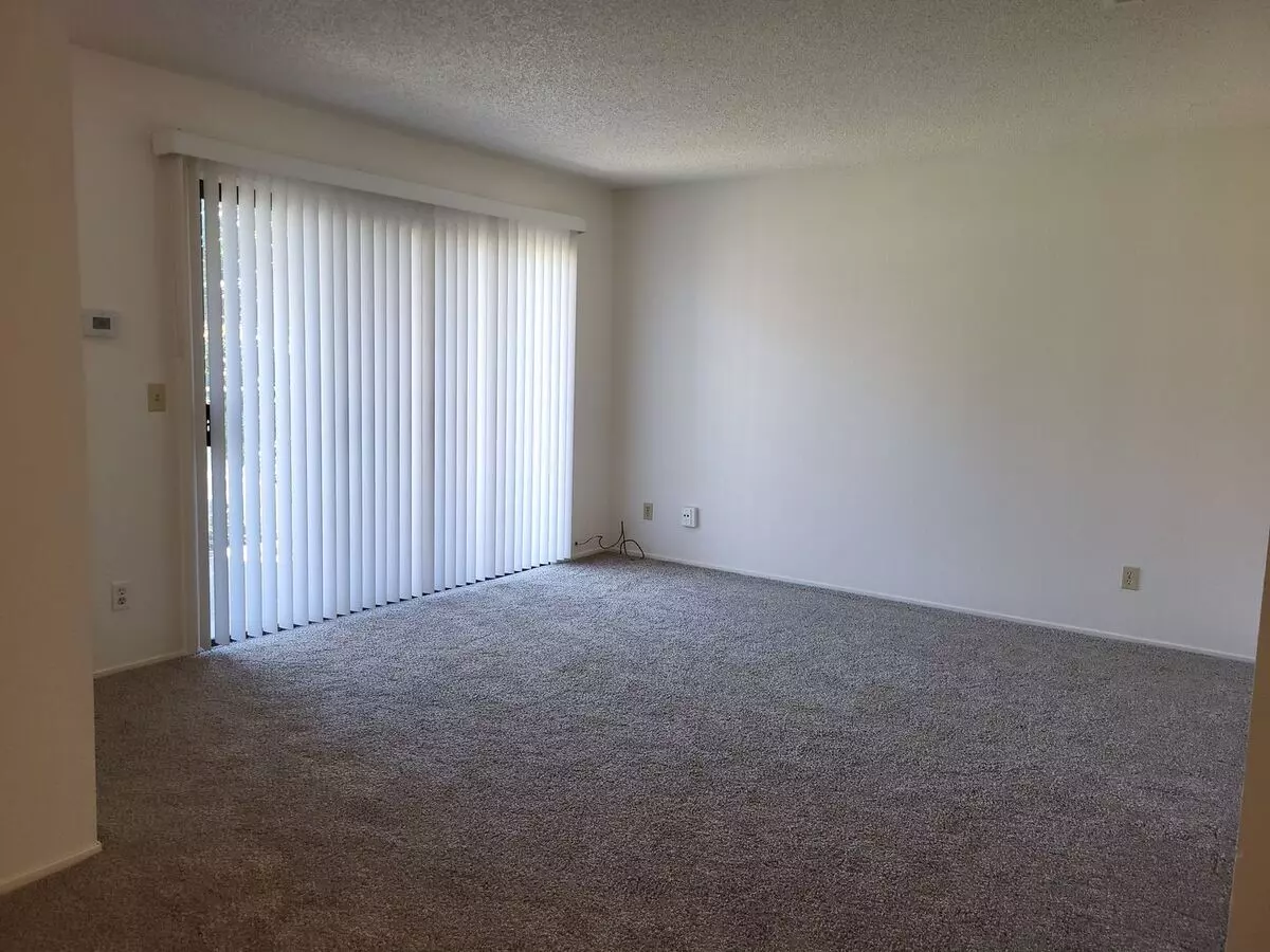 818E photo 5