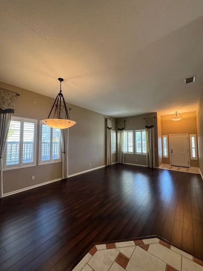 Custom-built Home Near Paradise Valley Golf Course photo 5