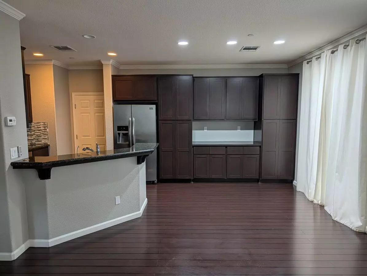 Large Master Bedroom! photo 2