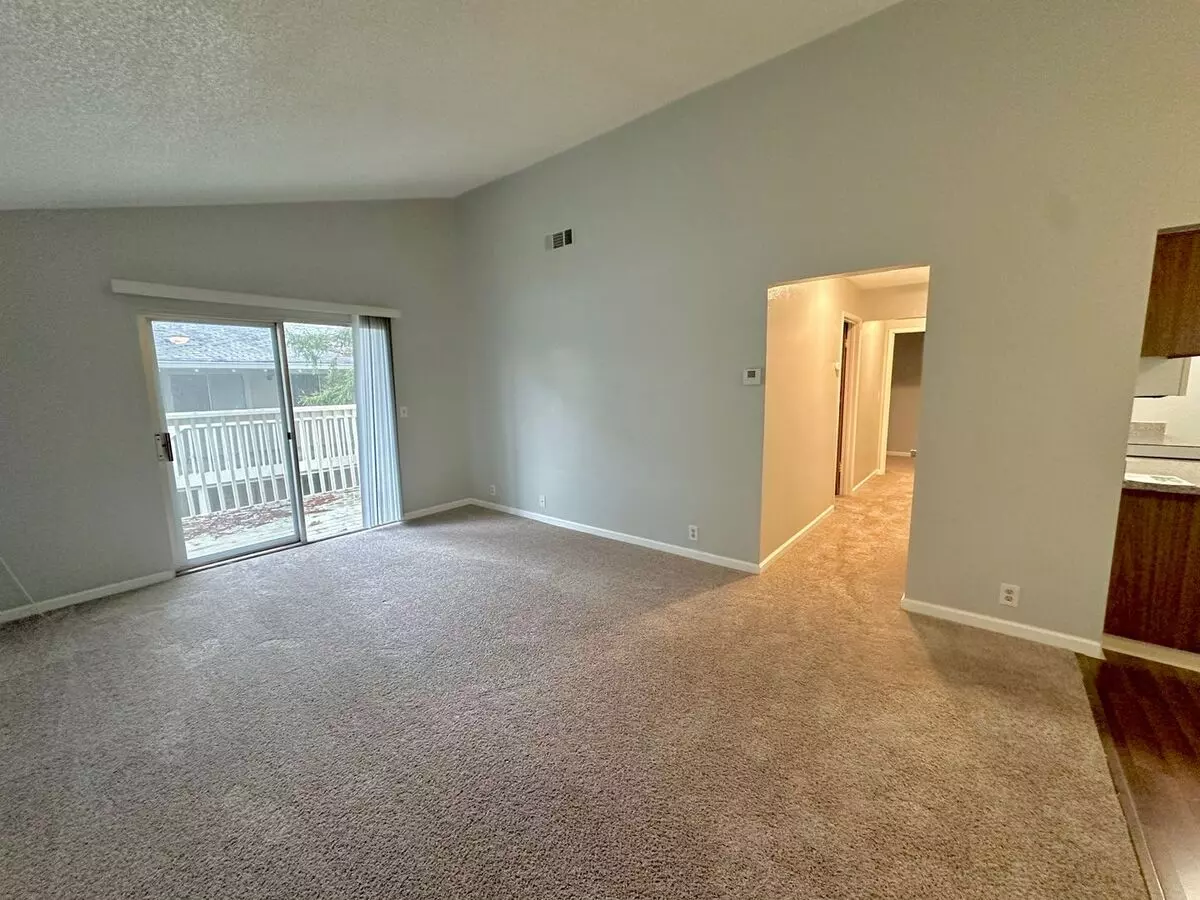 Paradise Valley Apartments! 1 Bedroom 1 Bath Apartment Available For Rent!!! photo 3