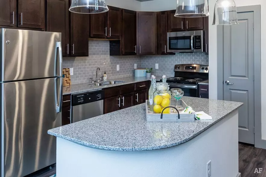 11500 Lago Vista E, Farmers Branch photo 4