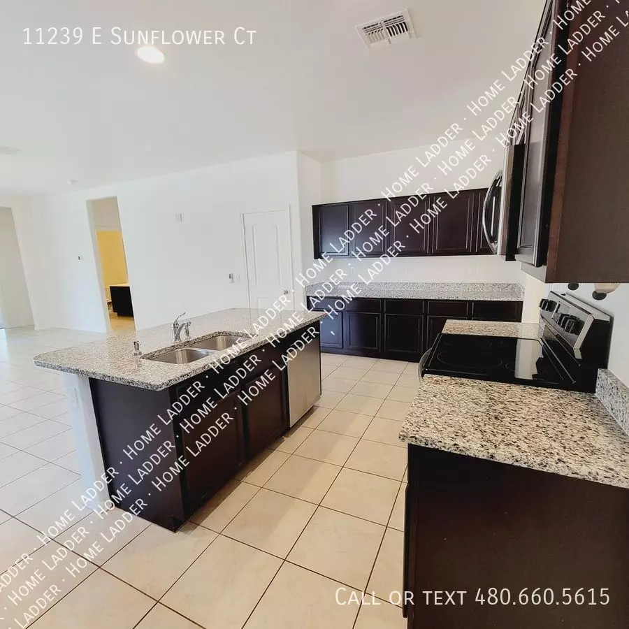 11239 East Sunflower Court, Florence, AZ 85132 photo 2