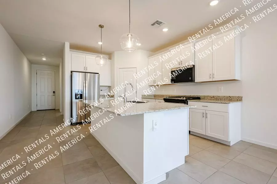 3380 N Camden Dr photo 5