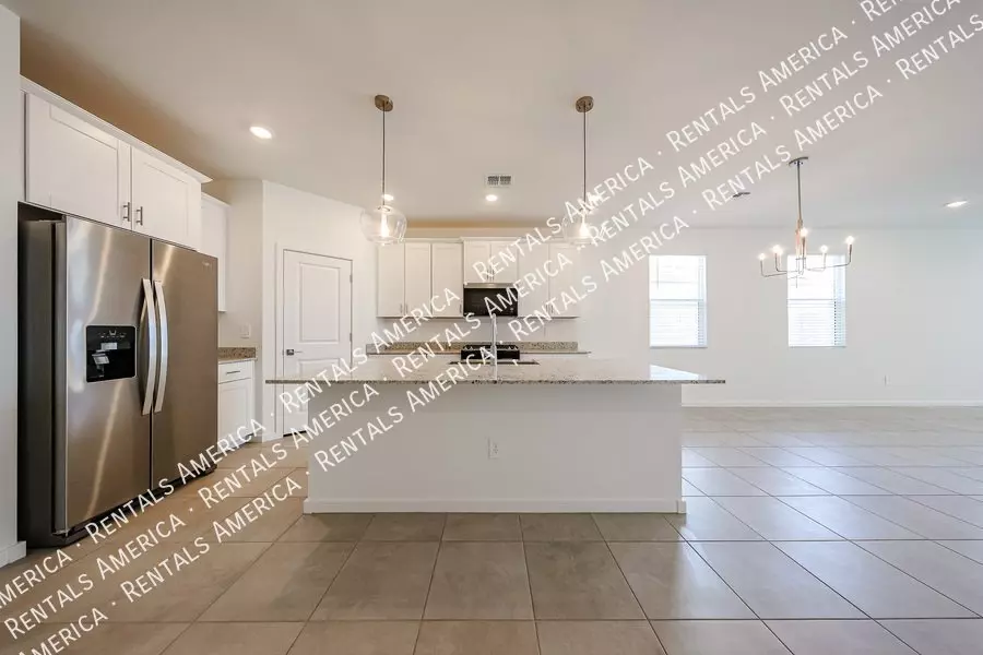 3380 N Camden Dr photo 3