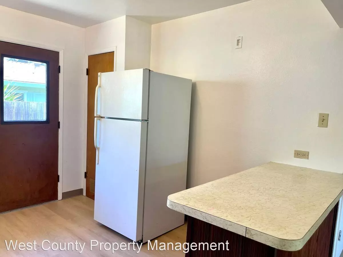 One Level 2 Bedroom Duplex In Forestville! Near Downtown! photo 3