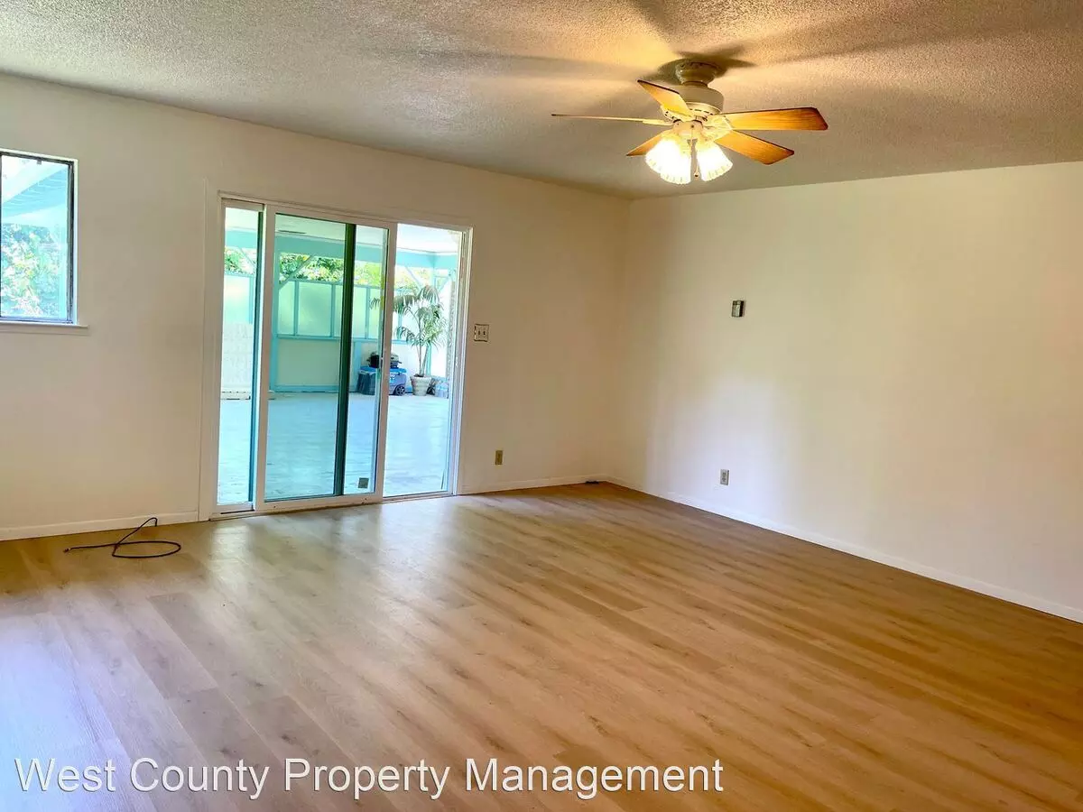 One Level 2 Bedroom Duplex In Forestville! Near Downtown! photo 2