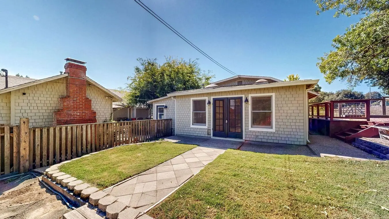 Bright And Spacious 1 Bedroom 1 Bathroom Cottage! Water, Pge, And Garbage Included! photo 4