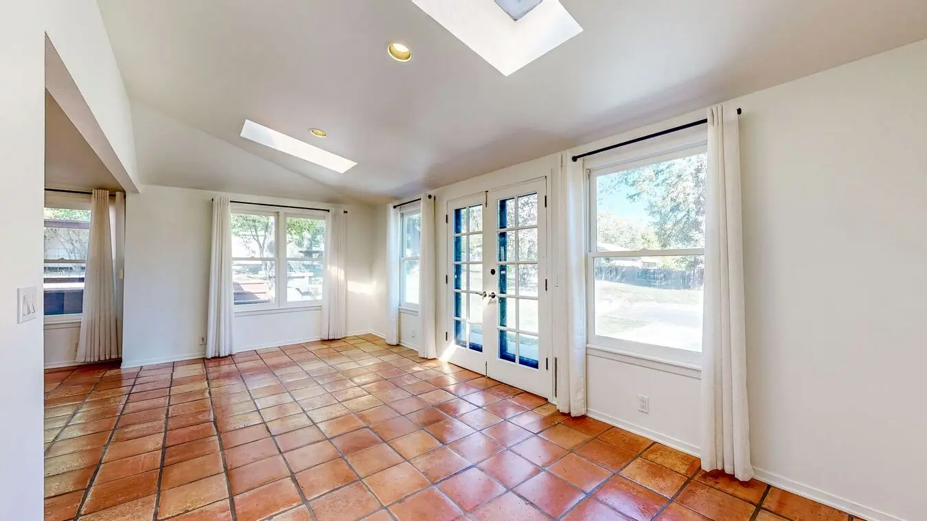 Bright And Spacious 1 Bedroom 1 Bathroom Cottage! Water, Pge, And Garbage Included! photo 5