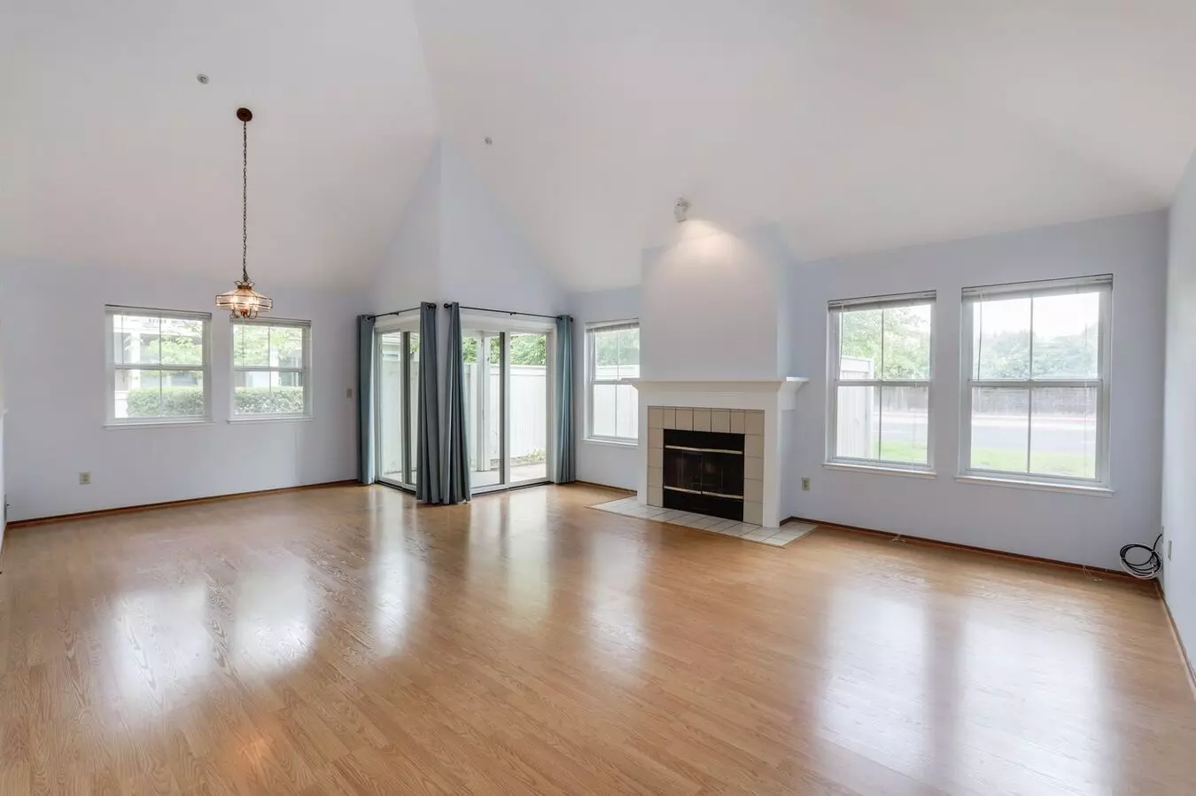 2br/2.5ba Pet-friendly Townhome With Loft, Pool &amp; 2-car Garage | Foster City | Youtube Tour photo 3