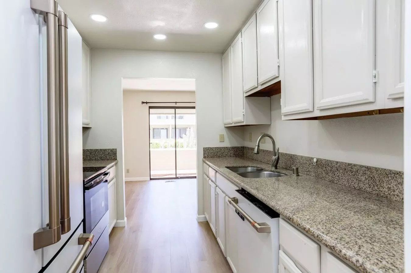 3br/2.5ba Pet Friendly Marina Green Townhome With Pool &amp; 2-car Garage | Youtube Tour photo 2
