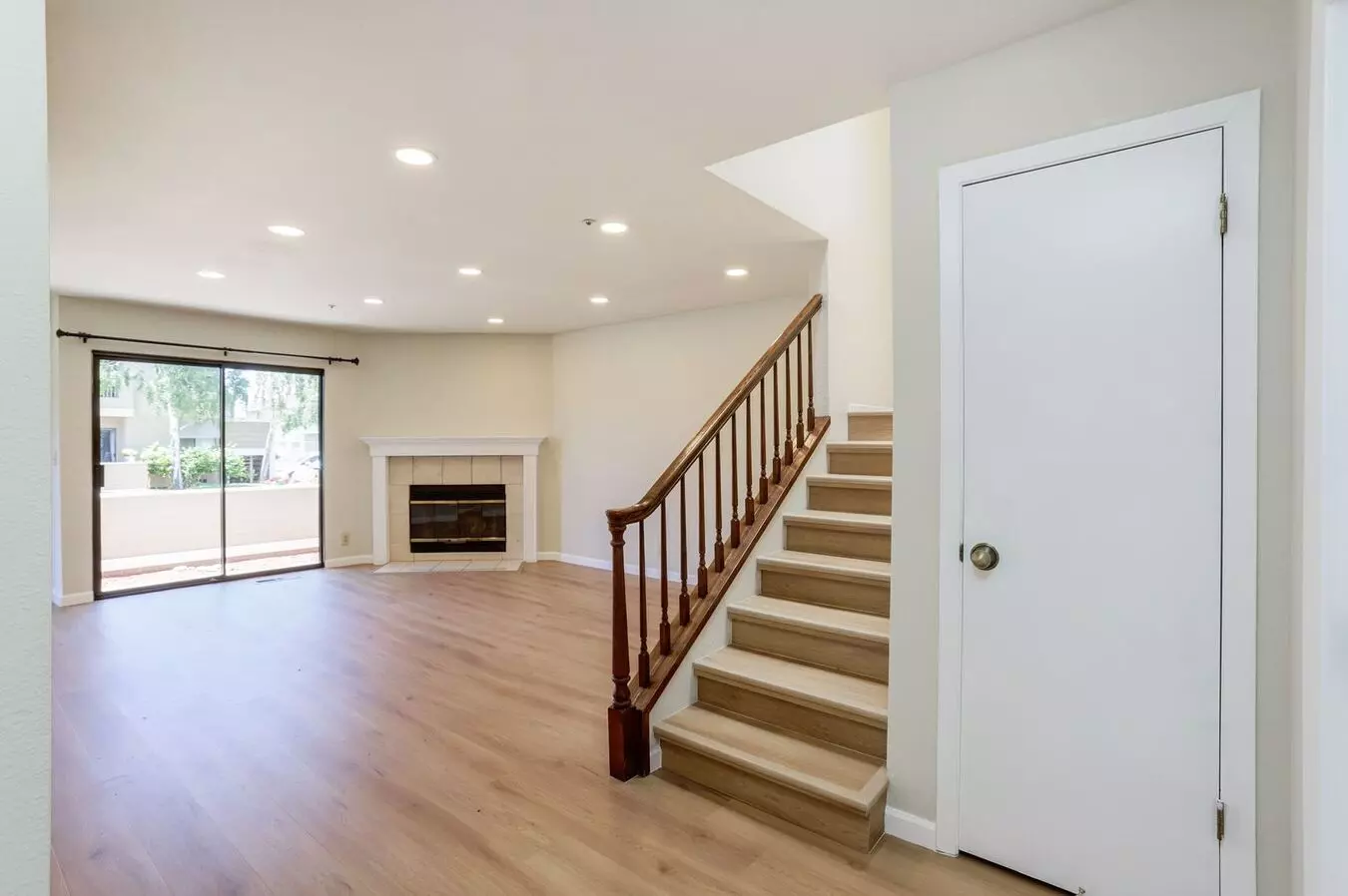 3br/2.5ba Pet Friendly Marina Green Townhome With Pool &amp; 2-car Garage | Youtube Tour photo 5
