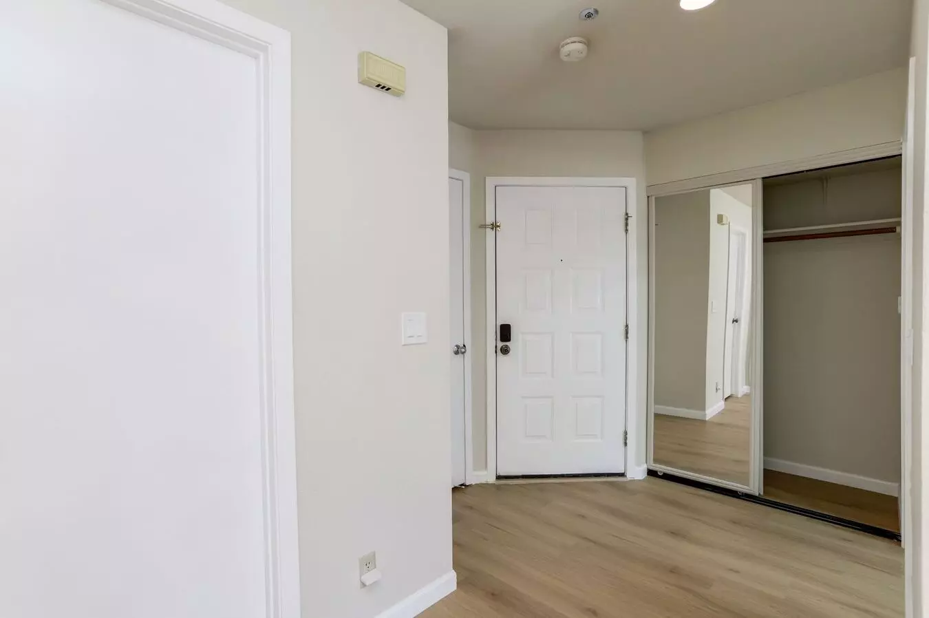 3br/2.5ba Pet Friendly Marina Green Townhome With Pool &amp; 2-car Garage | Youtube Tour photo 4