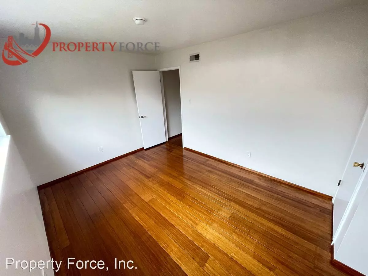Stunning 4 Bedroom/ 2 Bathroom In 936 Constitution Dr photo 4