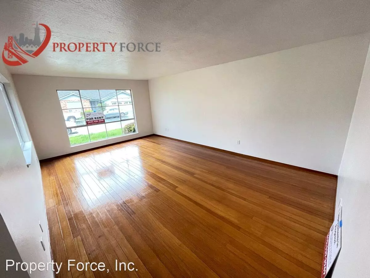 Stunning 4 Bedroom/ 2 Bathroom In 936 Constitution Dr photo 5