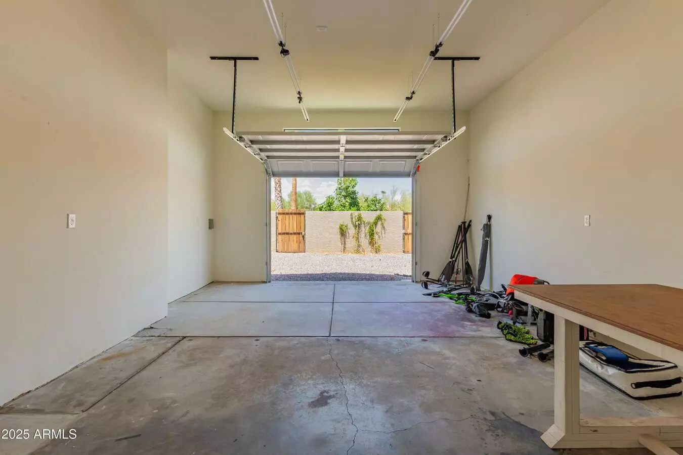 Gorgeous 3 Bedroom/2 Bath Single Level Home! Private Pool/spa, Rv Gate, Separate Garage/workshop photo 3