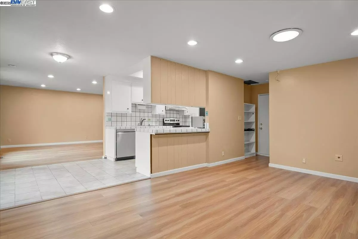 1043 Bonner Ave photo 2