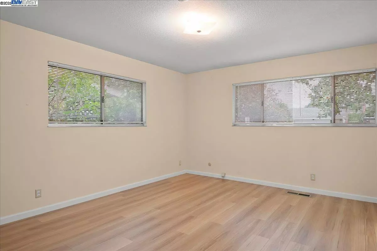 1043 Bonner Ave photo 4