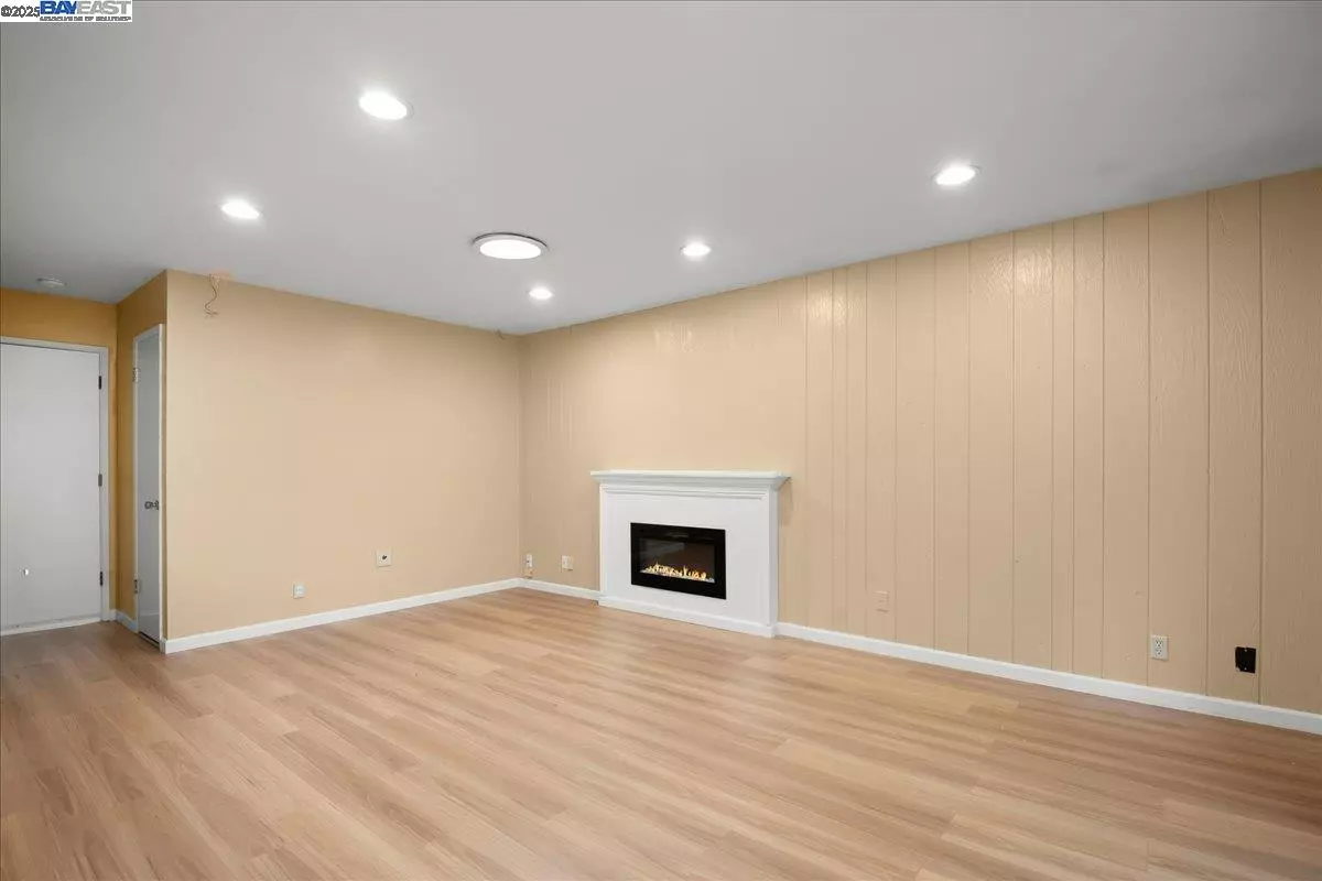 1043 Bonner Ave photo 3