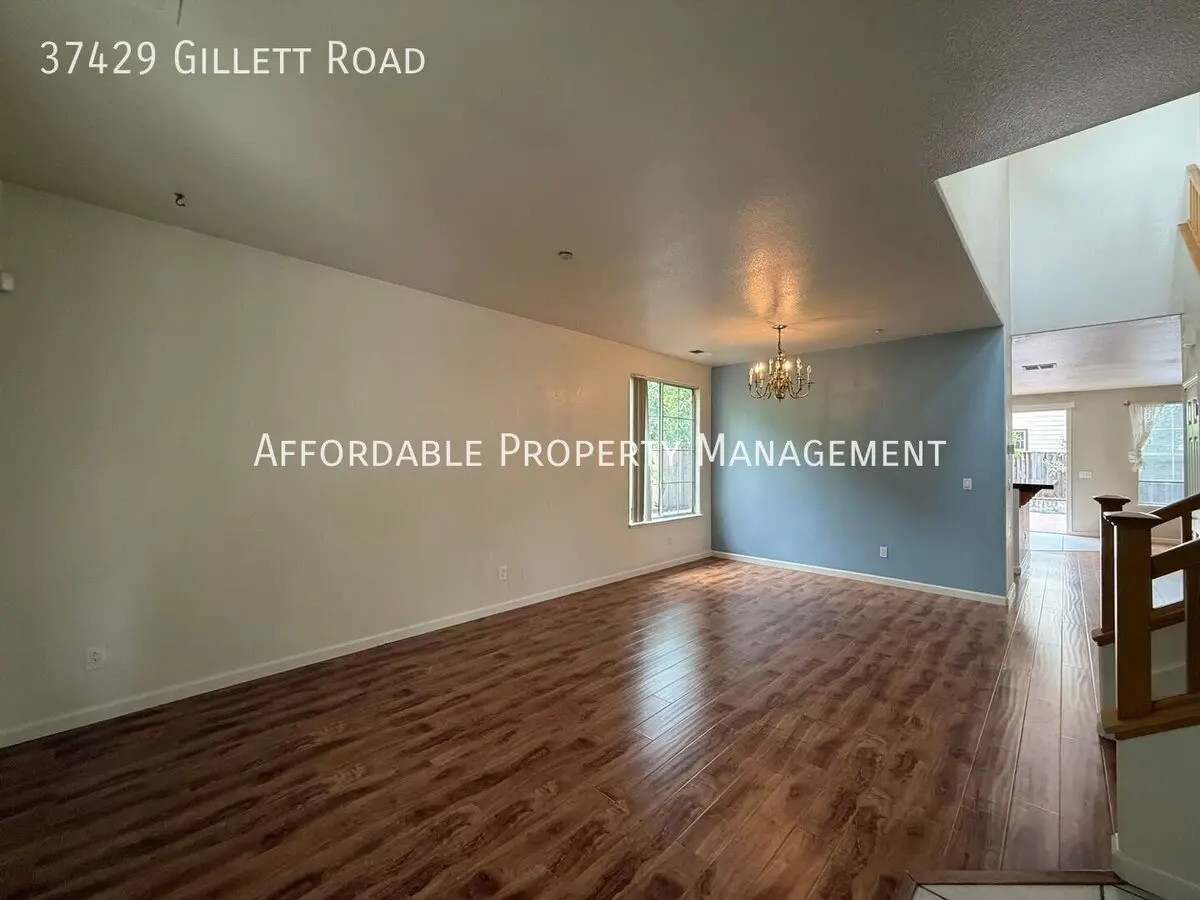 37429 Gillett Rd photo 5