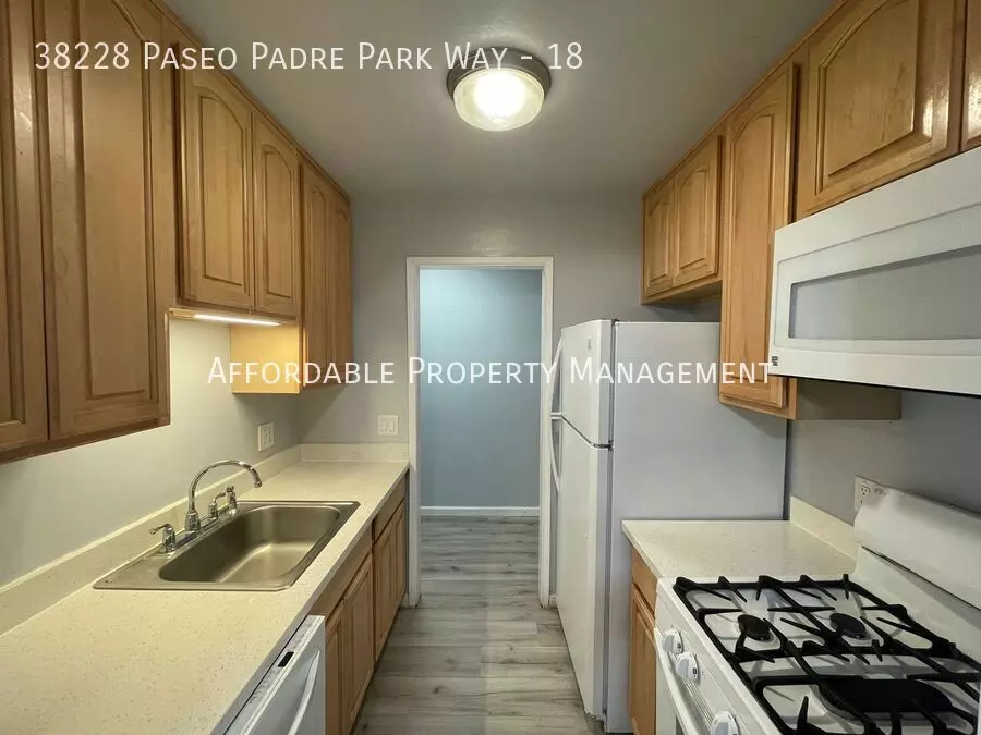 38228 Paseo St photo 5