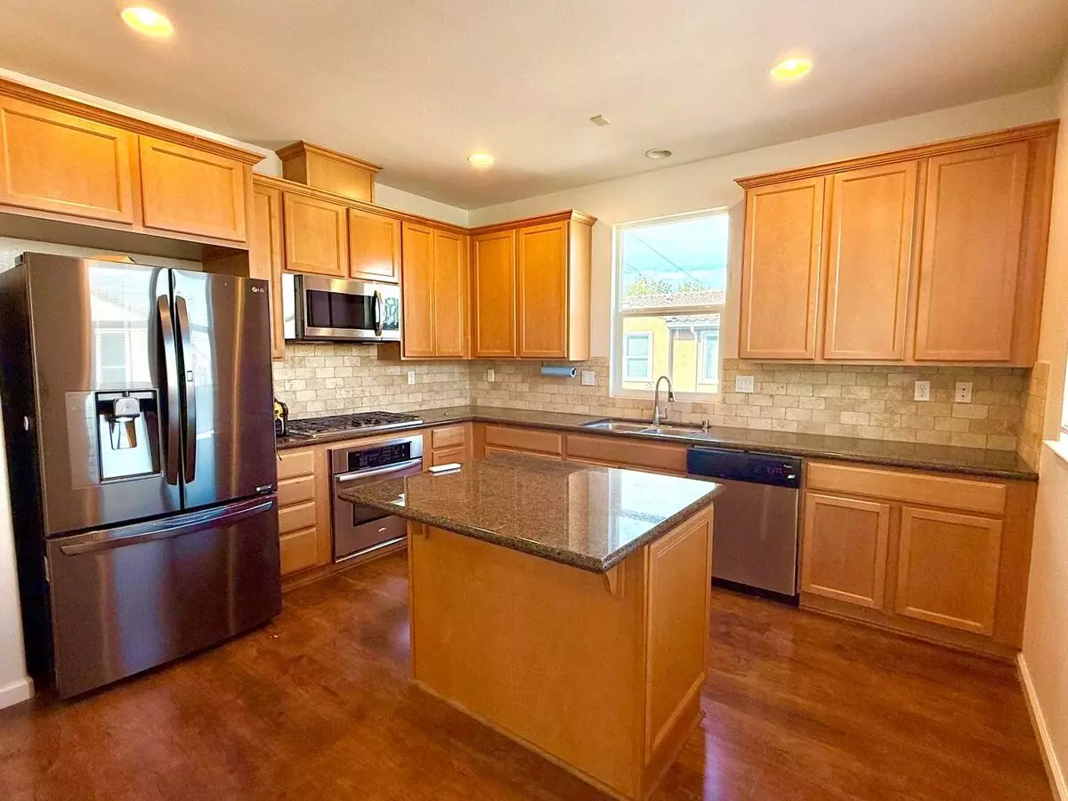 $4,350 / Stunning 3br/2ba Family Home In Fremont photo 3