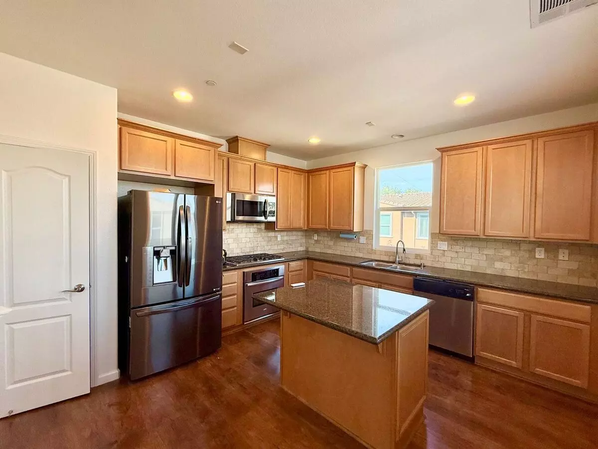 $4,350 / Stunning 3br/2ba Family Home In Fremont photo 4