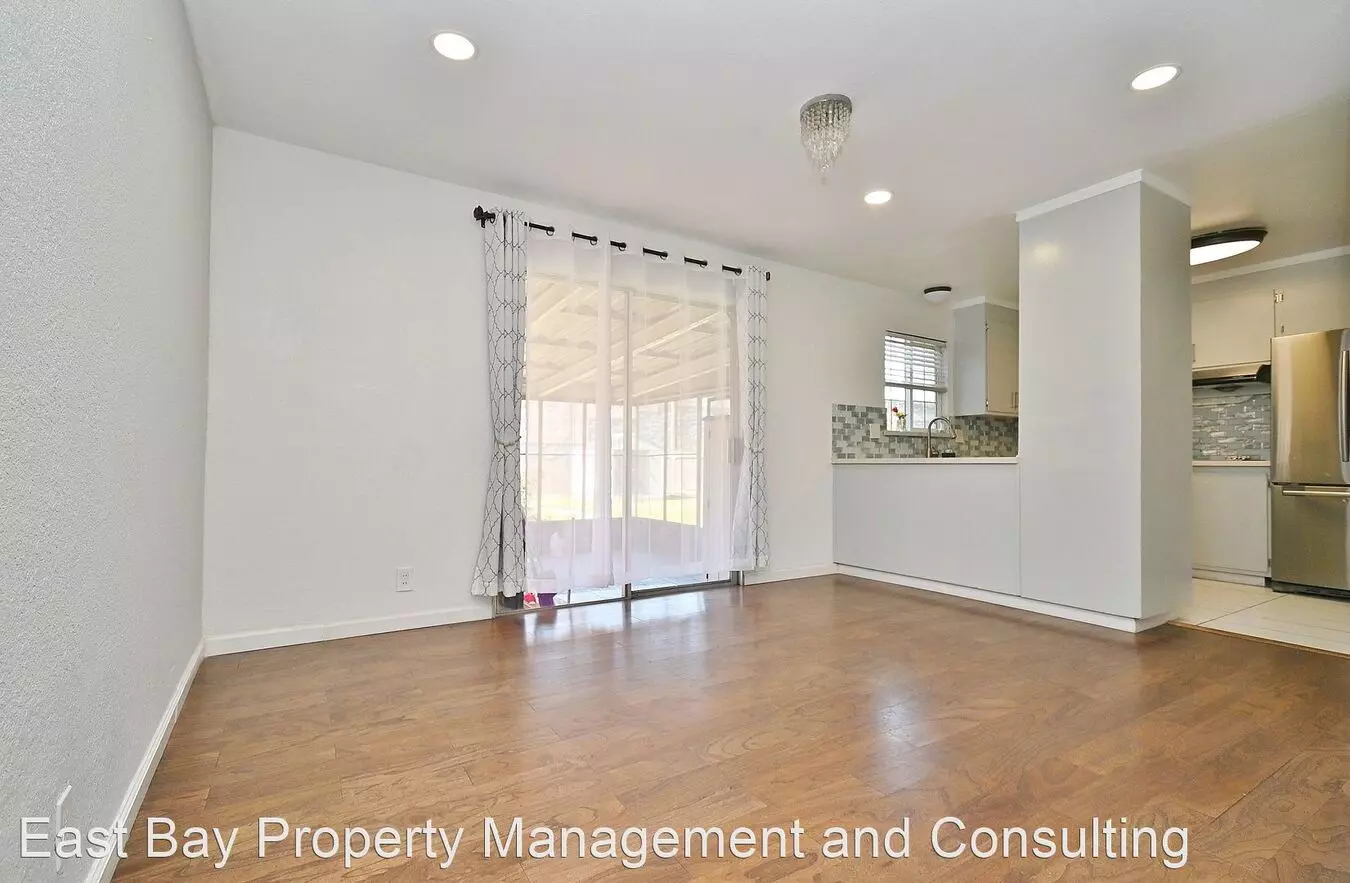 $3390 - Gorgeous Three Bedroom Sundale Home photo 4
