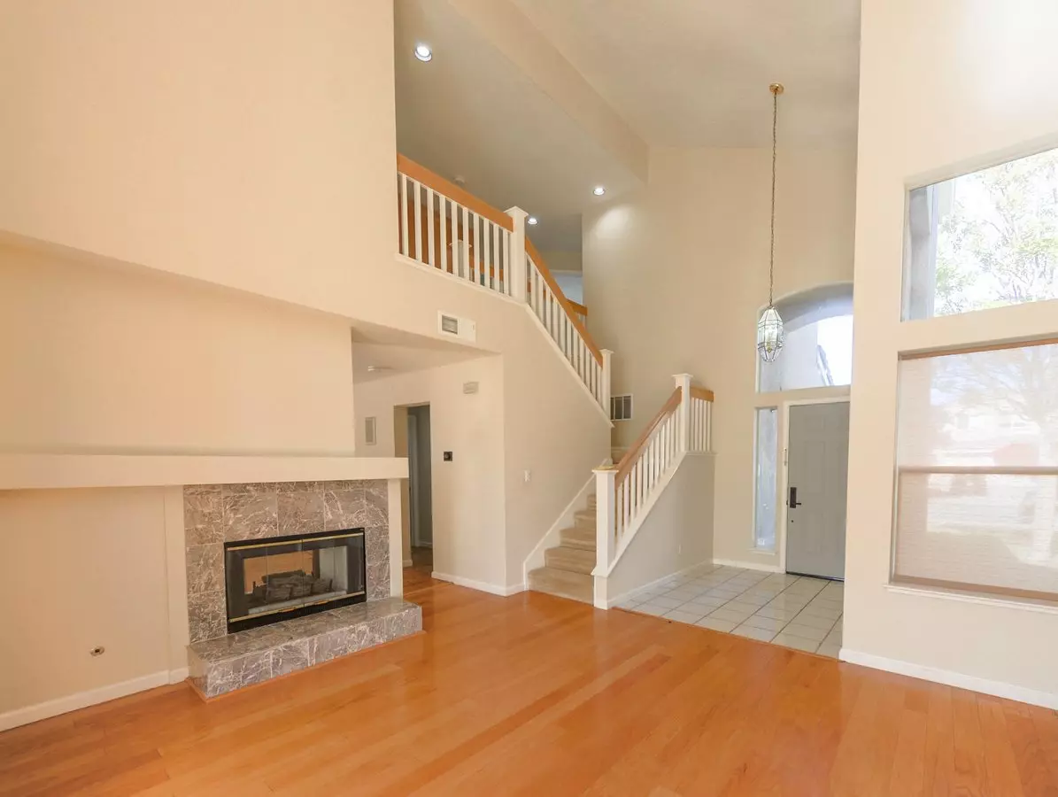 556 Calistoga Cir photo 4