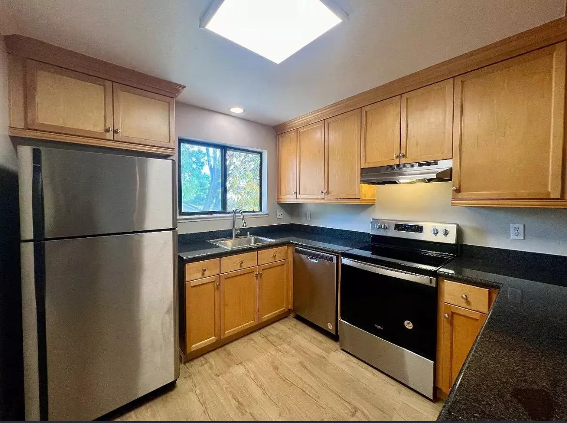 Beautifully Maintained And Spacious One Bed One Bath photo 2