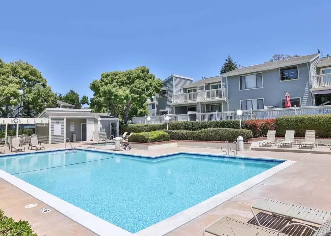 Stylish Fremont Condo Near Bart & Major Freeways