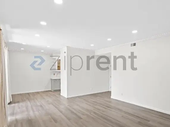 Spacious 2-bedroom Apartment In Desirable Fremont Location. photo 4