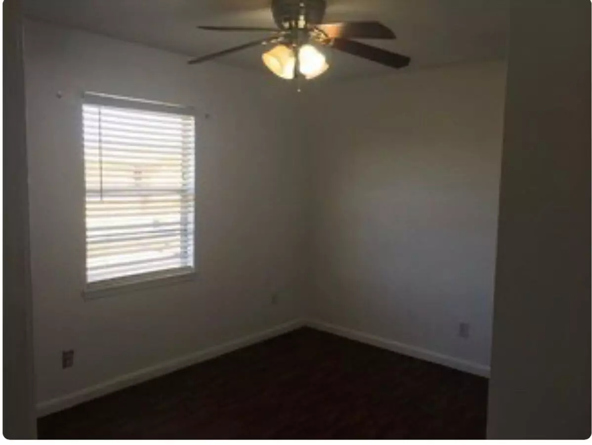 115 Strand st photo 4