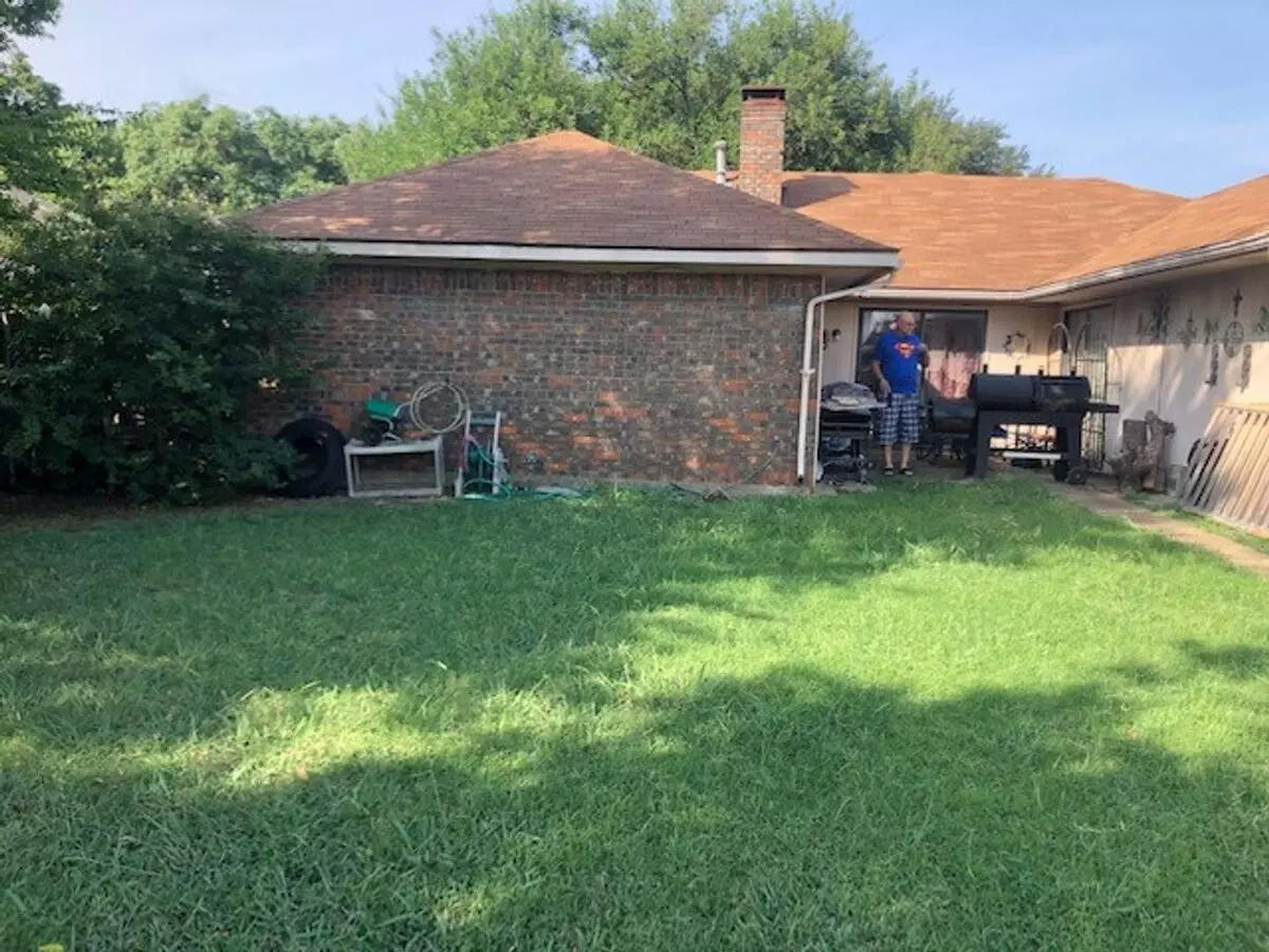 305 Marriott Lane, Garland, TX 75040 photo 4