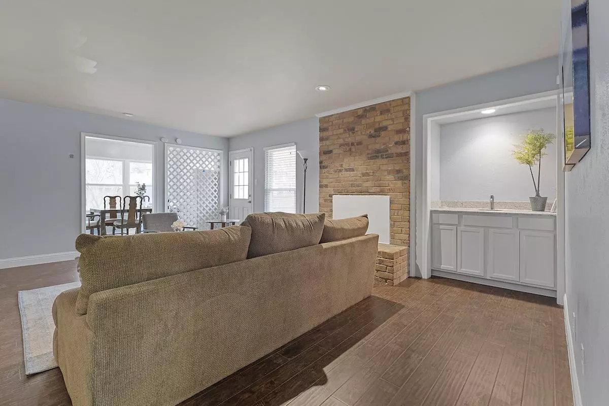 Woodmeadow Ct photo 4