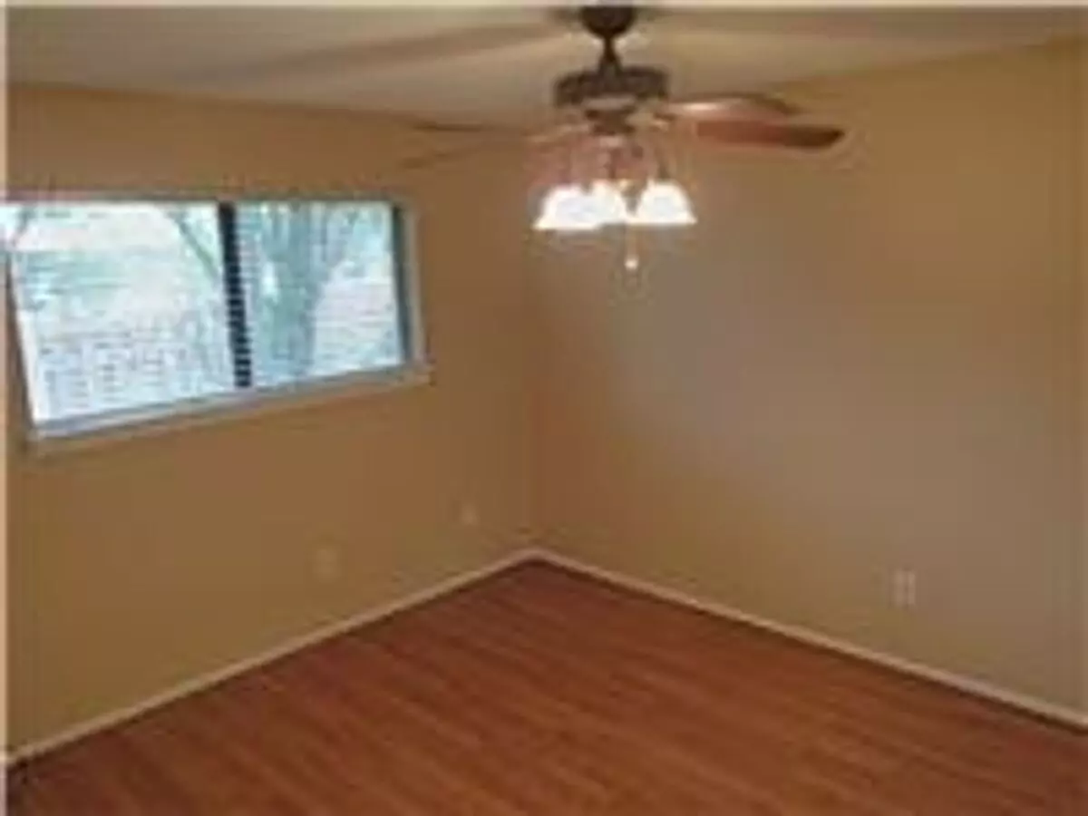 617 Luther Drive, Georgetown, TX 78628 photo 3