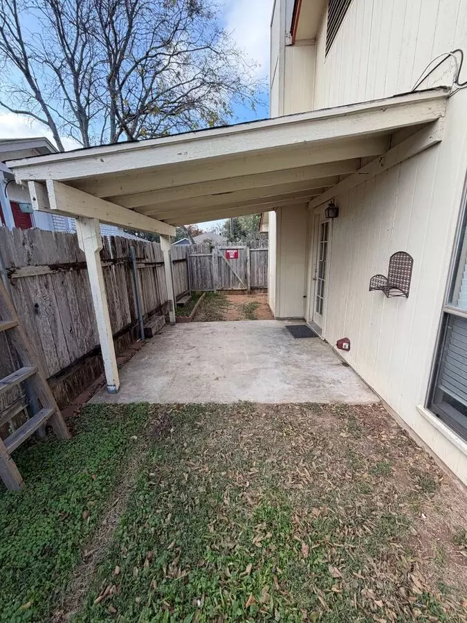 306 Tamara Drive, Georgetown, TX 78628 photo 2