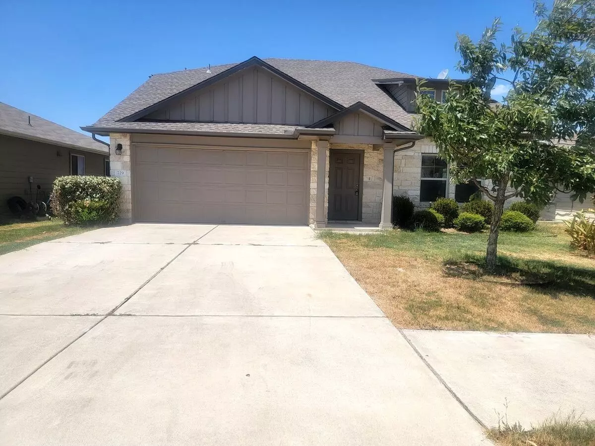 729 Pinnacle Dr photo 3