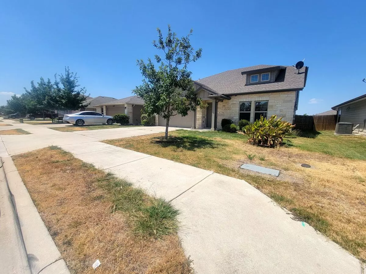 729 Pinnacle Dr photo 5